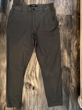 Cuts-Men's Olive Tech Pants- thin jogger work pants. Size XL